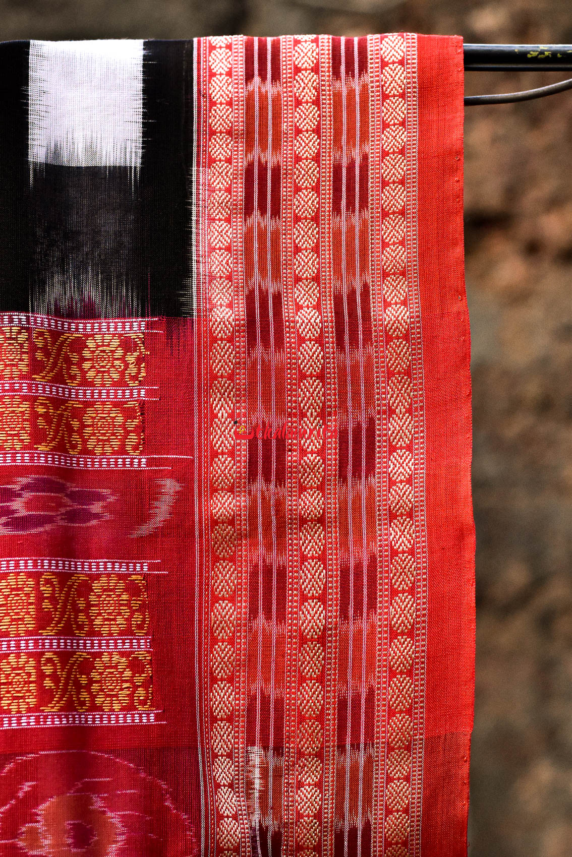 07-Apr 2005 Close-up of Sambalpuri cotton saree a traditional handwoven  saree (locally called sadhi) orissa INDIA Stock Photo - Alamy